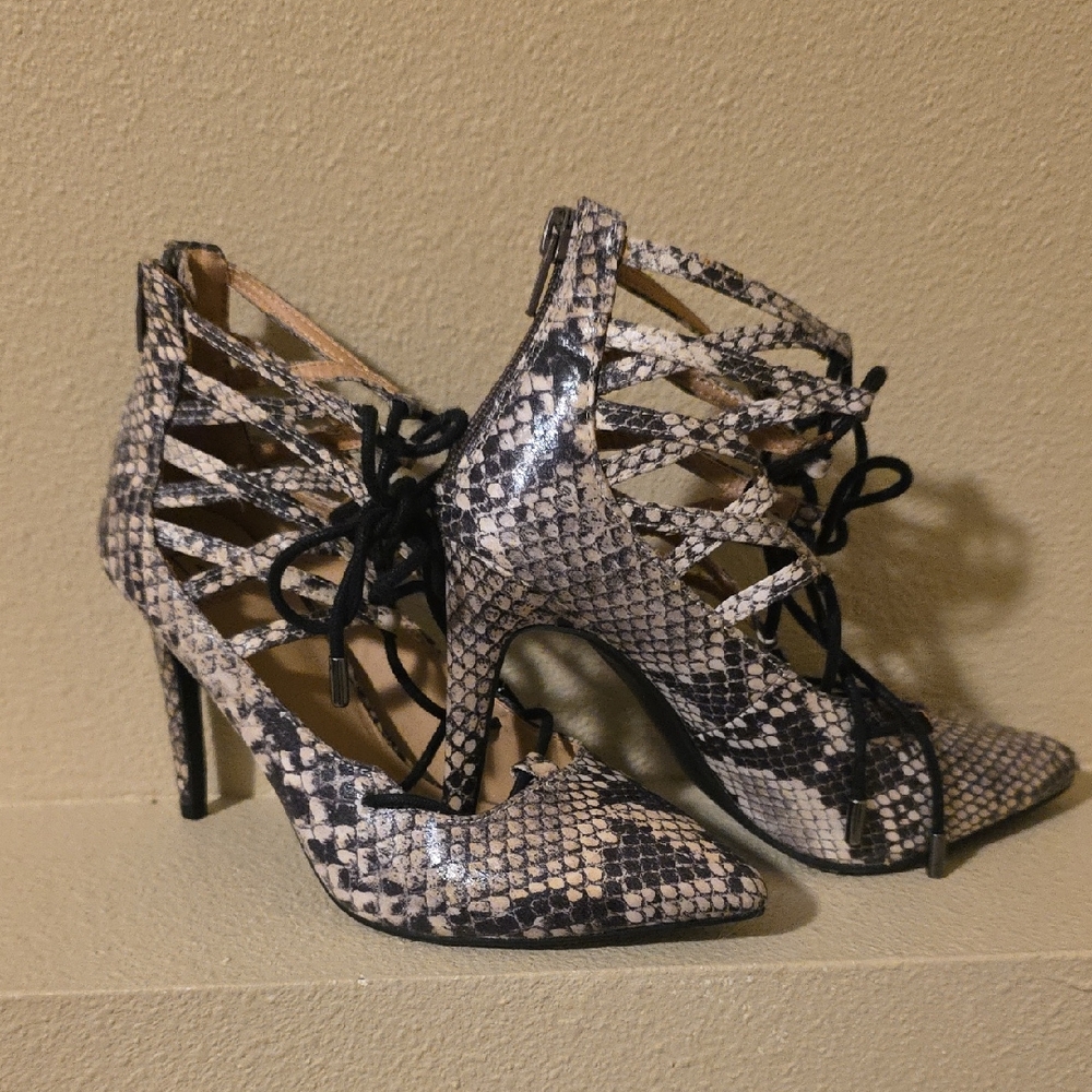Material Girl Black and Cream Snakeskin Heels EUC